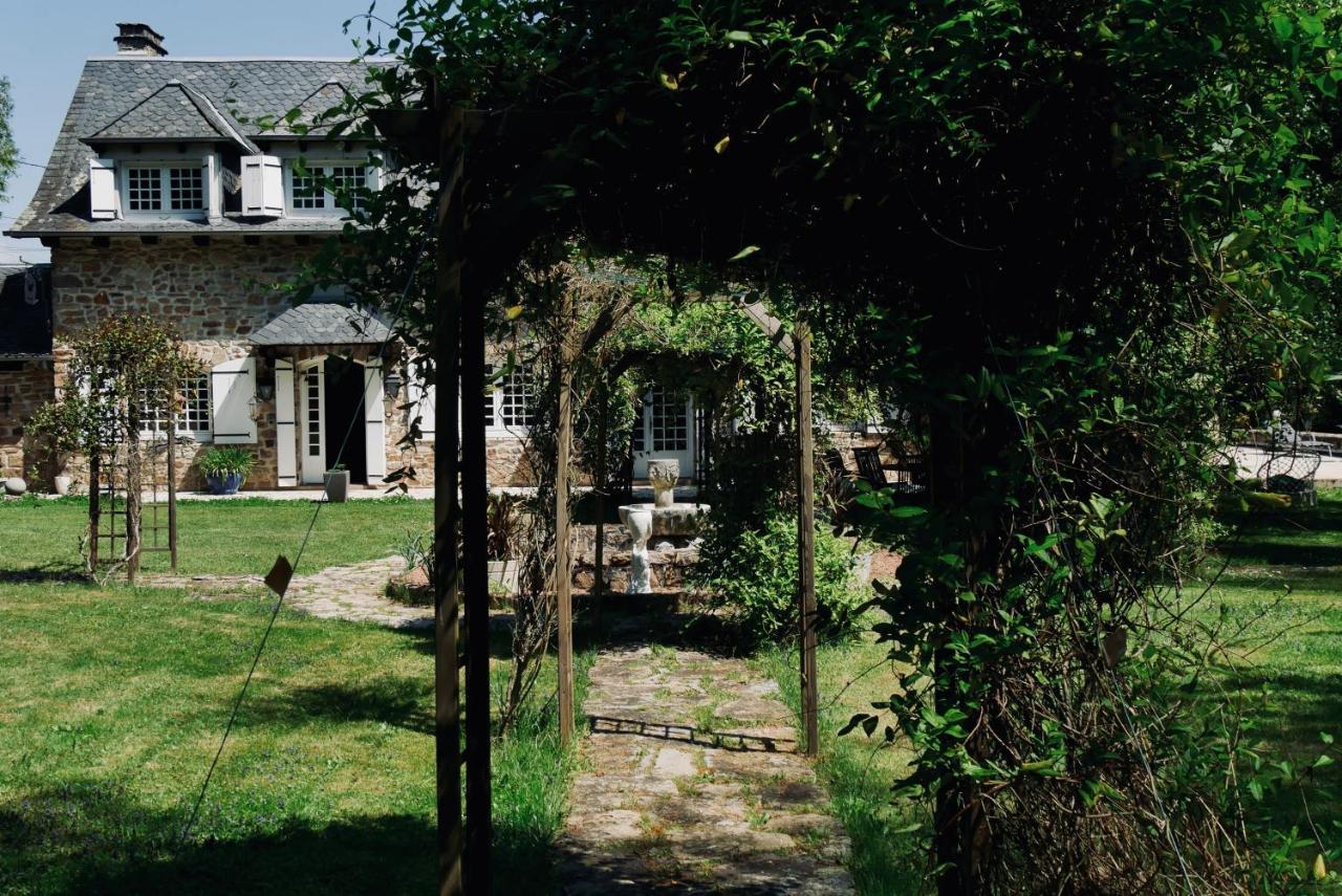 Manoir De Chantemerle Sainte-Fortunade Exterior photo